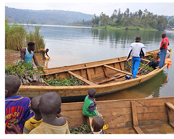 Saplings arriving at Ishwa Island on a boat.